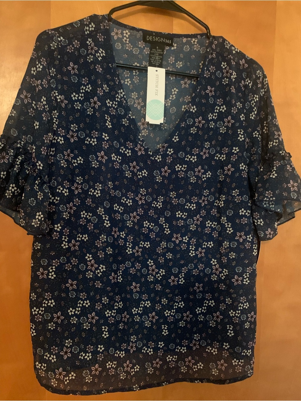 Design365 Sm Navy Floral Blouse with Flutter Sleeves w/New Jewelry Pc NWT